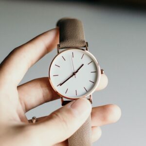 Analog leather watch