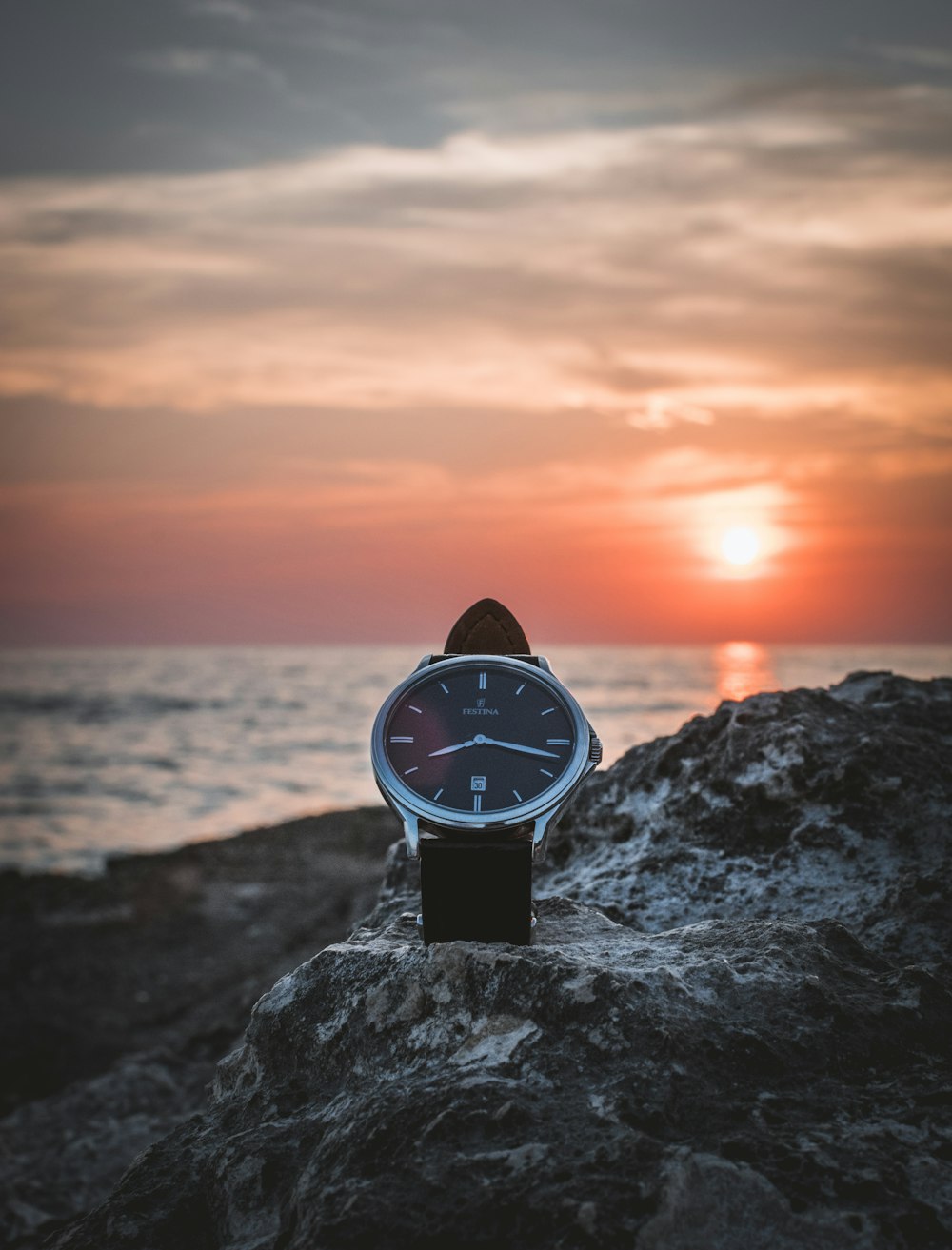 Leather strap watch