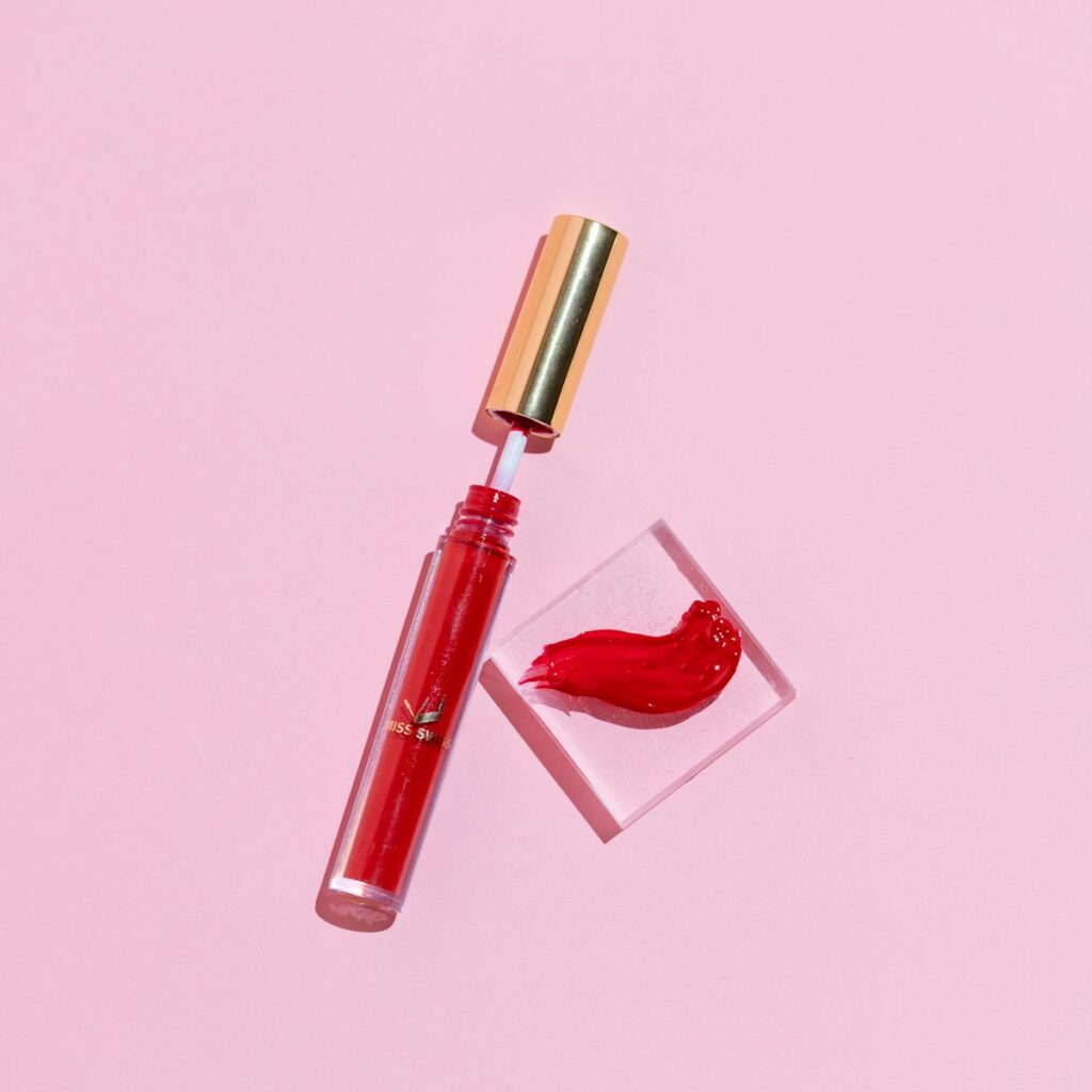 Hydrating Lip Oil Gloss — view 4