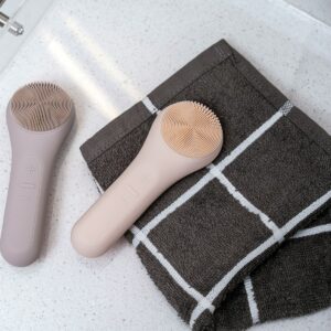 Silicone Facial Cleansing Brush — view 2